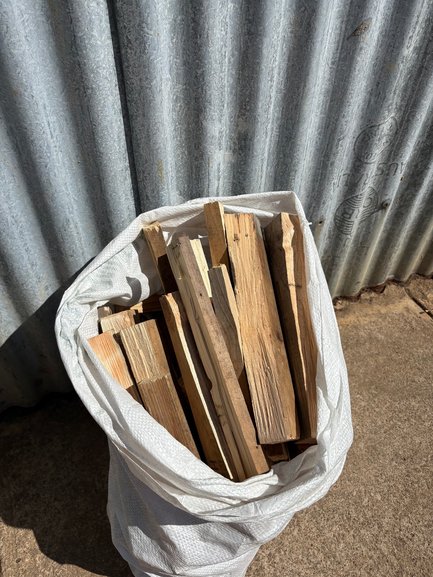 10 KG PINE OFF CUT KINDLING BAG