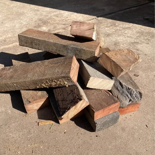 20 KG SMALL SPLIT IRONBARK AND SPOTTED GUM